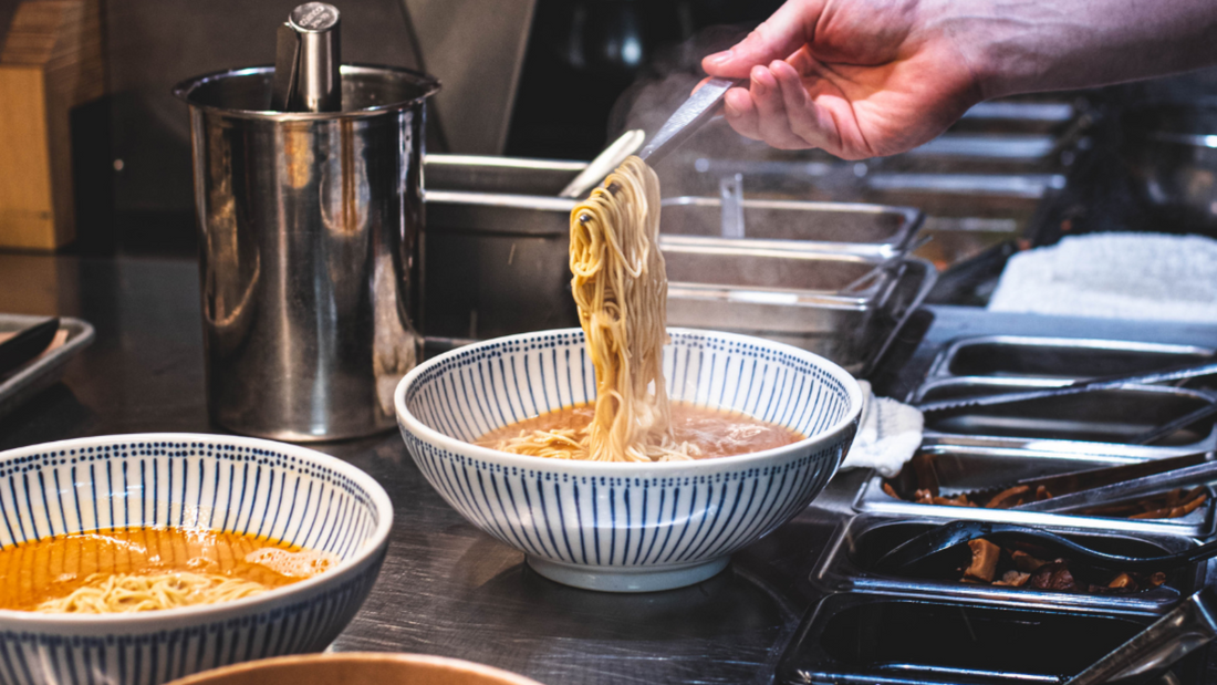 Ramen Noodle bowls, noodle pull