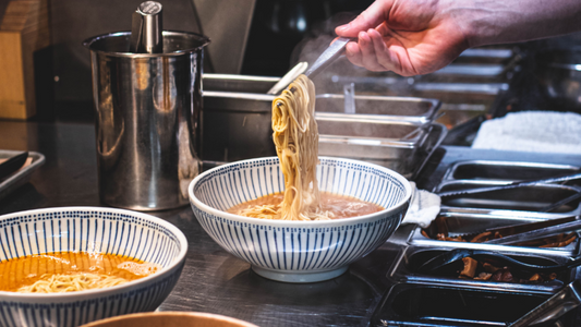 Ramen Noodle bowls, noodle pull