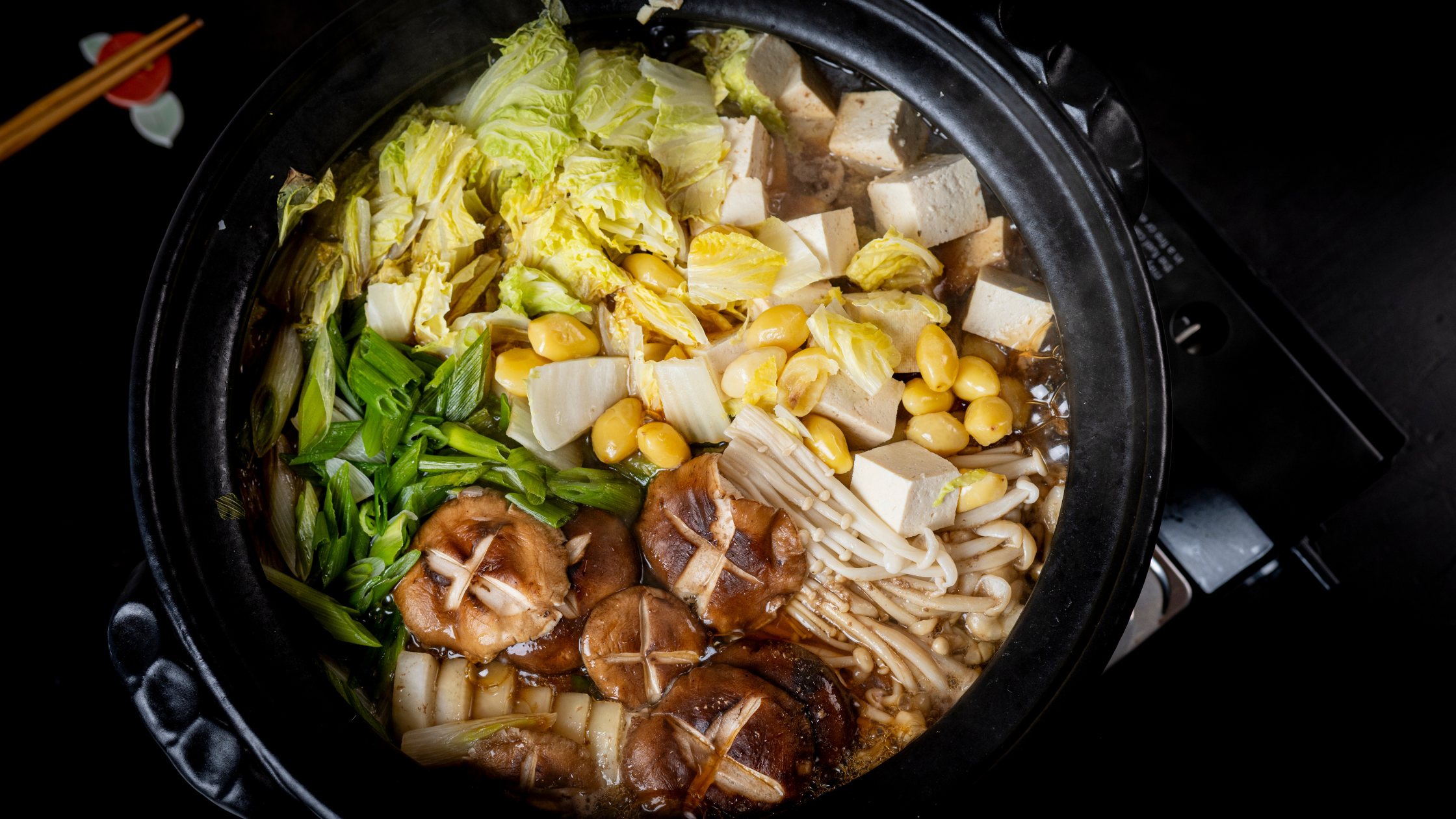 Sukiyakiです Sukiyaki: A Sweet & Savoury Japanese Hot Pot Recipe – Crafty Ramen