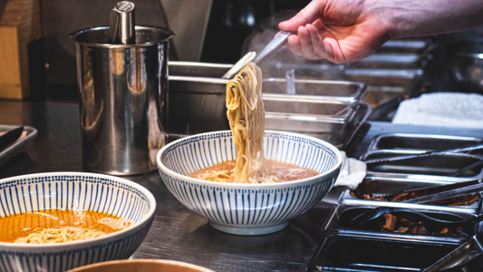 Ramen Noodle bowls, noodle pull 